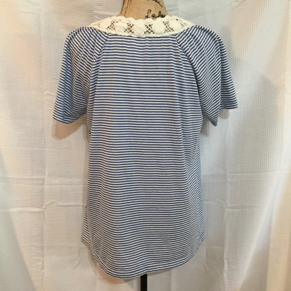 Cute crochet neckline top - Picture 3 of 7